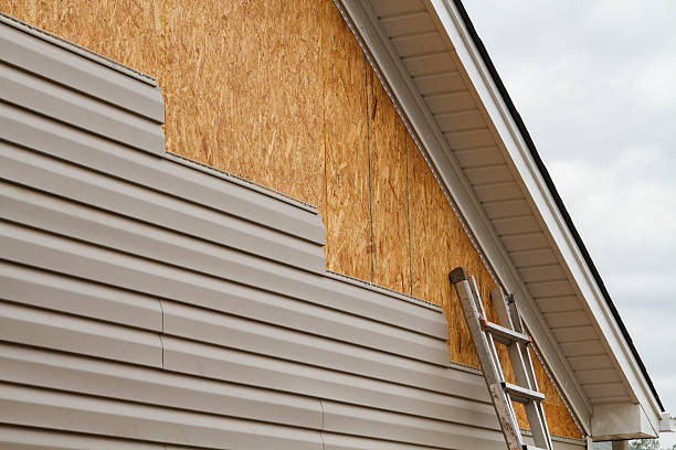Professional Siding technician working in Lancaster, VA
